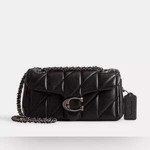 Coach
Tabby Shoulder Bag 20 With Pillow Quilting